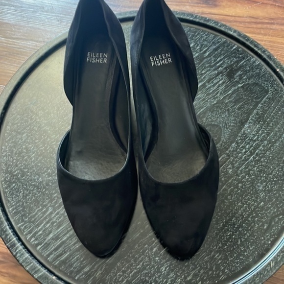 Black Suede Eileen Fisher Lily-Sd Pump, size 9.5 gently used.excellent condition